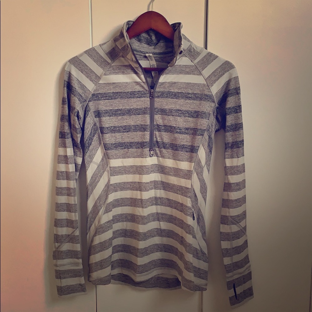 Lululemon 6, long sleeve half-zip